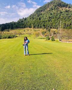 ફન્કી ટીશર્ટ-રિપ્ડ જીન્સમાં ફરીથી દેખાયો 'તારક મહેતા...'ની જુની સોનુનો સ્ટાઇલિશ લૂક, એન્જૉય કરી રહી છે વેકેશન.....