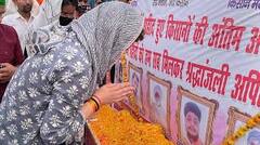 Lakhimpur Kheri: ਹਿੰਸਕ ਘਟਨਾ 'ਚ ਮਾਰੇ ਗਏ ਕਿਸਾਨਾਂ ਦੀ ਅੰਤਿਮ ਅਰਦਾਸ ਵਿੱਚ ਸ਼ਾਮਲ ਹੋਈ Priyanka Gandhi ਦੀਆਂ ਤਸਵੀਰਾਂ