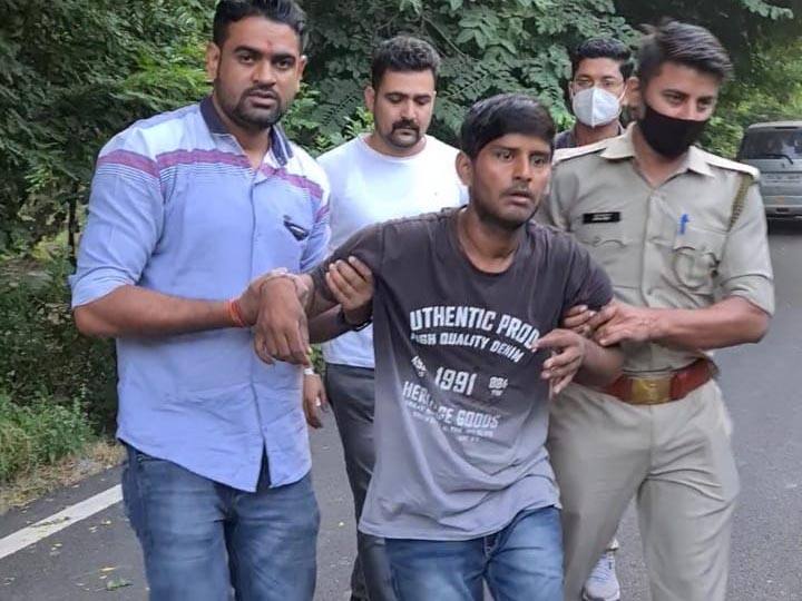 three criminal arrested during encounter with police in Noida ANN Noida Encounter: पुलिस को बड़ी कामयाबी, मुठभेड़ के बाद तीन बदमाश गिरफ्तार, कार में लिफ्ट देकर करते थे लूटपाट
