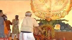 Durga Puja 2021: হাজরা পার্কের দুর্গাপুজোয় আরতি করলেন শোভনদেব চট্টোপাধ্য়ায় | Bangla News