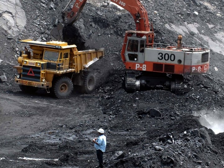 Coal Crisis 15 power plants do not have a single day reserve of coal Coal Crisis : देशावर वीज संकटाची टांगती तलवार कायम; 15 केंद्रात एक दिवसही पुरेल इतका कोळसा शिल्लक नाही