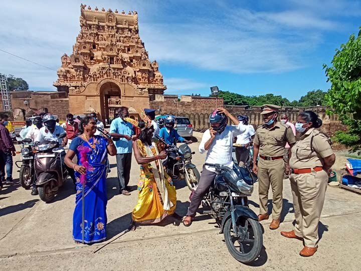 தஞ்சை: எமன் வேடம் அணிந்து விழிப்புணர்வு - ஹெல்மெட் அணிந்தவர்களுக்கு இனிப்பு வழங்கிய போலீசார்