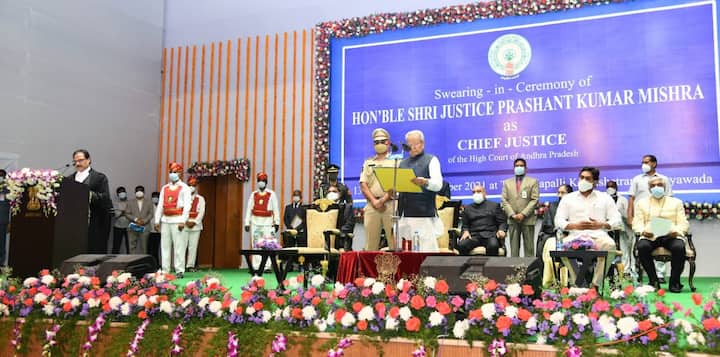 ఈ కార్యక్రమానికి సీఎం వైఎస్ జగన్‌ మోహన్ రెడ్డి, పలువురు న్యాయమూర్తులు హాజరయ్యారు.