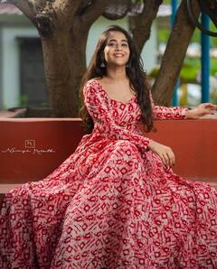 Deepthi Sunaina Photos: హీరోయిన్లకు ఏమాత్రం తీసిపోని అందం... బిగ్ బాస్ దీప్తి సొంతం