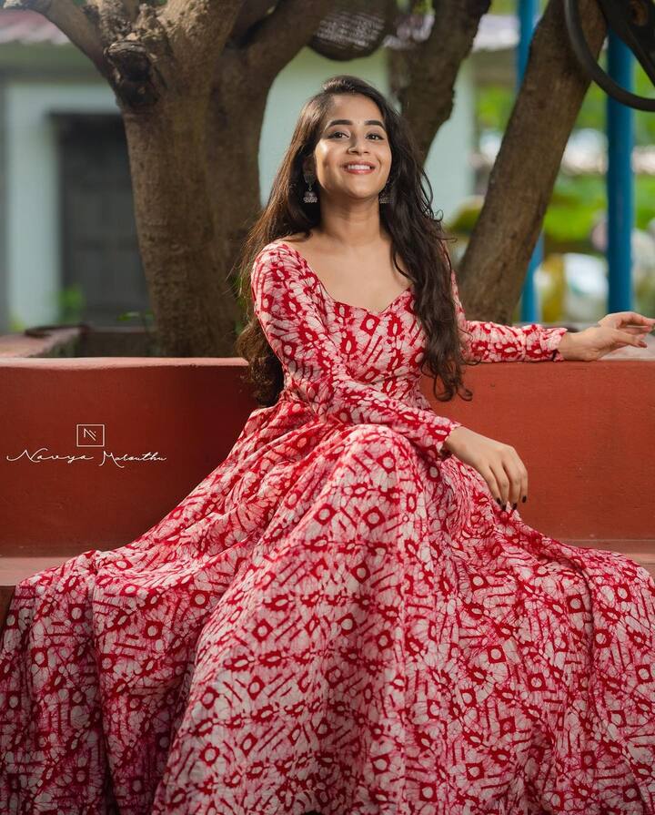 (Image credit: Instagram) హీరోయిన్ రేంజ్ అందం ఉన్నా సైడ్ క్యారెక్టర్లకే పరిమితమైంది ఈ ముద్దుగుమ్మ.