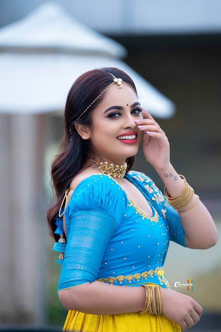 ஆகாயம் மழையில் நீராடும் கூந்தலும் மீசையும்