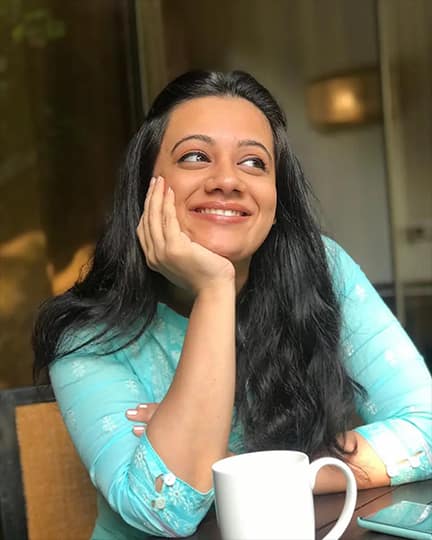 'लोपामुद्रा' हा स्पृहाचा कवितासंग्रह चाहत्यांच्या पसंतीस पडत आहे. लॉकडाऊनमध्ये स्पृहाच्या कवितांनी प्रेक्षकांचे मनोरंजन केले होते. (photo : @spruhavarad/IG)