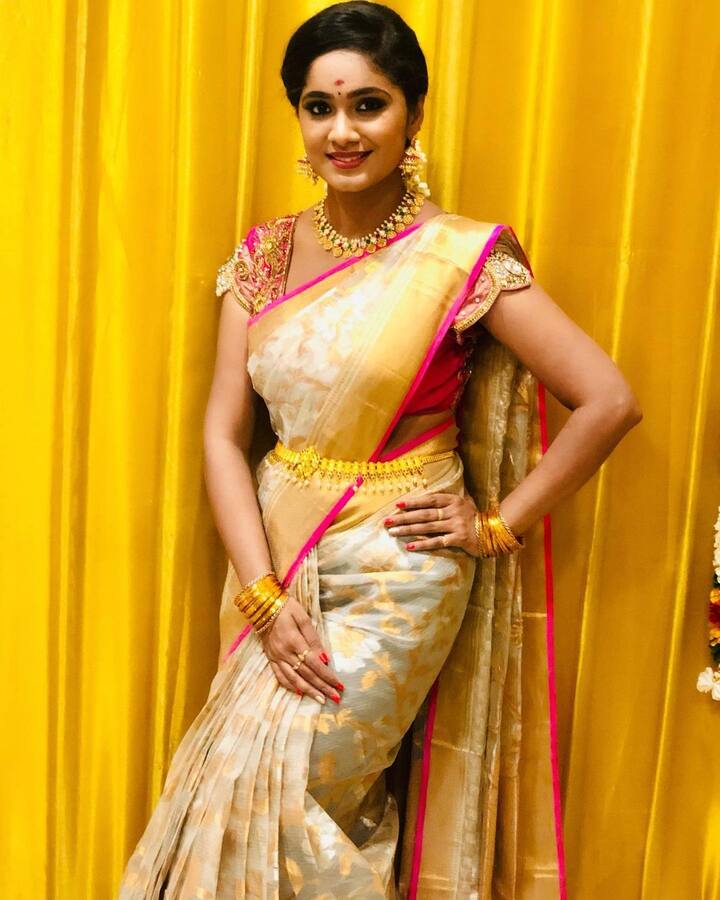 తెలుగూమ్మాయి పాత్రలో మెప్పించిన తేజస్విని గౌడ(Image credit/ Tejaswini Gowda Instagram)