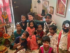 Congress' Priyanka Gandhi Vadra Celebrates Kanya Puja At Her Father's Rakhi Sister's Home