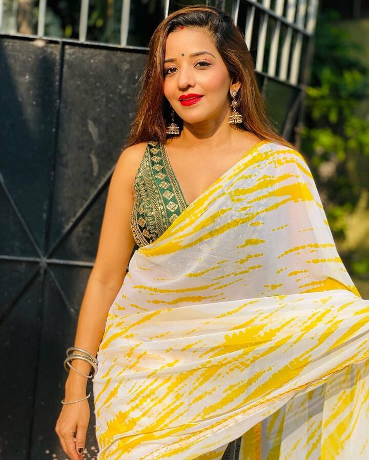 फैंस ने उनकी फोटोज पर रेड हार्ट और फायर इमोजी शेयर किए हैं. मोनालिसा को सोशल मीडिया पर 4.8 मिलियन लोग फॉलो करते हैं.