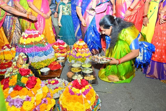 Batukamma Celebrations: మెట్టినిల్లు నిజామాబాద్‌లో బతుకమ్మ వేడుకల్లో ఎమ్మెల్సీ కవిత