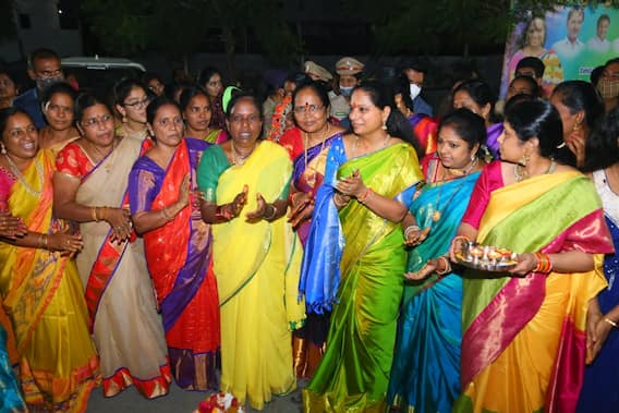 Batukamma Celebrations: మెట్టినిల్లు నిజామాబాద్‌లో బతుకమ్మ వేడుకల్లో ఎమ్మెల్సీ కవిత