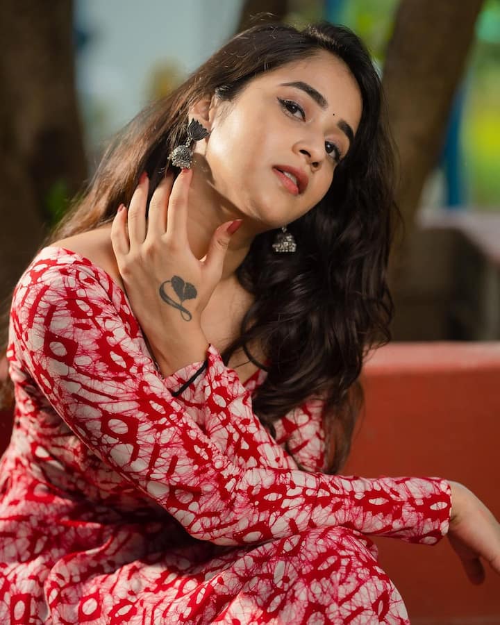 (Image credit: Instagram) దీప్తి సునయన క్యూట్ పిక్స్