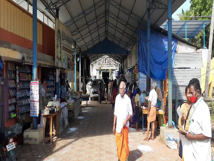 கூத்தனூர் சரஸ்வதி அம்மன் கோயிலில் ஆயுத பூஜையை முன்னிட்டு ஏராளமான பக்தர்கள் சிறப்பு வழிபாடு