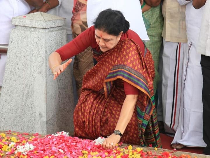 ADMK 50 years Celebrations: Sasikala in MGR, Amma cemetery in marina, requesting police protection! கடைசி அஸ்திரத்துடன் ஜெ., நினைவிடம் செல்லும் சசிகலா... பாதுகாப்பு கேட்டு போலீசில் மனு!