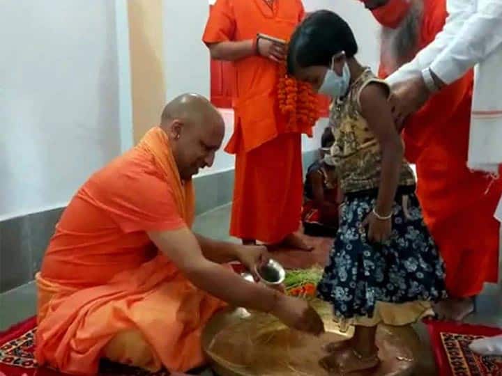 CM Yogi Adityanath to perform Kanya Poojan in Gorakhpur Navratri 2021: गोरखपुर में सीएम योगी, पूजन के बाद कन्याओं को अपने हाथों से खिलाएंगे खाना