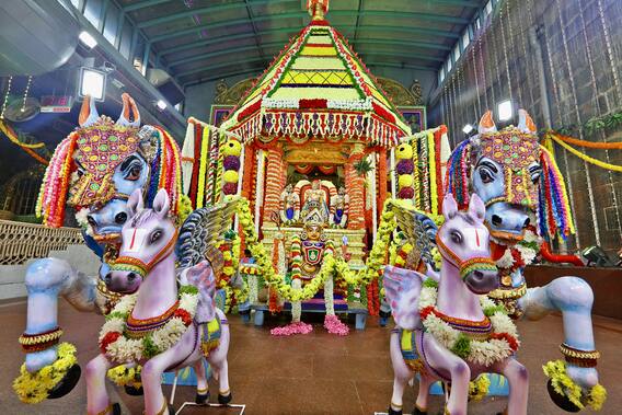 Tirumala Brahmotsavam Photos: శ్రీవారికి వైభవంగా సాలకట్ల బ్రహ్మోత్సవాలు... సర్వభూపాల వాహ‌నంపై శ్రీదేవి, భూదేవి స‌మేత శ్రీ మలయప్ప స్వామి