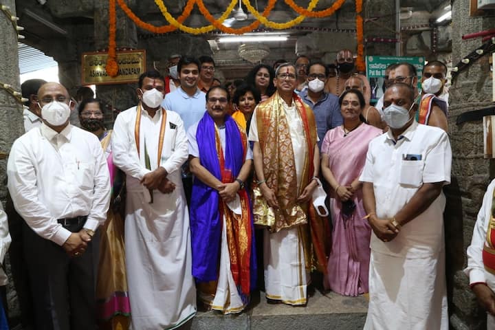 గురువారం ఉదయం ఎన్వీ రమణ దంపతులు ఢిల్లీ నుంచి రేణిగుంట విమానాశ్రయానికి చేరుకున్నారు.