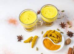 Turmeric Milk Benefits : सेलिब्रिटी न्यूट्रिशनिस्ट से जानें हल्दी दूध बनाने का सही तरीका, मिलेंगे ढेरों लाभ