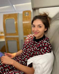 Mehreen Pirzada Photos: పారిస్ చెక్కేస్తున్న ‘ఎఫ్3’ అందాల చందమామ