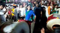 खासदार Navneet Rana यांनी वाजवला ढोल... ढोल-ताशा पथकासोबत नवनीत राणांनी लुटला वादनाचा आनंद