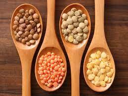 ਮਟਰ, ਮਸੂਰ ਦੀ ਦਾਲ- ਦਾਲਾਂ ਨੂੰ ਪ੍ਰੋਟੀਨ ਦਾ ਸਰੋਤ ਮੰਨਿਆ ਜਾਂਦਾ ਹੈ। ਦਾਲਾਂ ਸਾਡੇ ਭੋਜਨ ਦਾ ਮੁੱਖ ਹਿੱਸਾ ਹਨ। ਮਟਰ ਅਤੇ ਮਸੂਰ ਦੀ ਦਾਲ ਵੀ ਕੈਲਸ਼ੀਅਮ ਨਾਲ ਭਰਪੂਰ ਹੁੰਦੀਆਂ ਹਨ। ਇਸ ਨੂੰ ਬਣਾਉਣ ਵੀ ਸੌਖਾ ਹੈ ਤੇ ਸੁਆਦ ਵੀ ਚੰਗਾ ਹੁੰਦਾ ਹੈ।