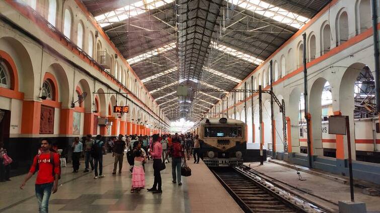 Durga Puja 2021 Puja Special Night Train service halted at Sealdah division to thwart crowd gathering Durga Puja 2021: অতিরিক্ত ভিড় এড়াতে শিয়ালদা শাখায় বাতিল নবমী-দশমীর ৭ জোড়া স্পেশাল নাইট ট্রেন