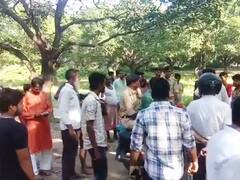 Bihar Crime: बेतिया में मजदूर की बदमाशों ने चाकू से गोदकर की हत्या, मठ के पास बगीचे से मिली लाश