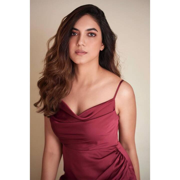 (Image credit: Instagram) అలాంటి పాత్రలే వరుస కడుతాయనుకుందో ఏమో గ్లామర షోకు తెర తీసింది.