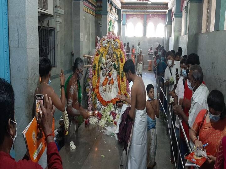 கூத்தனூர் சரஸ்வதி அம்மன் கோயிலில் ஆயுத பூஜையை முன்னிட்டு ஏராளமான பக்தர்கள் சிறப்பு வழிபாடு