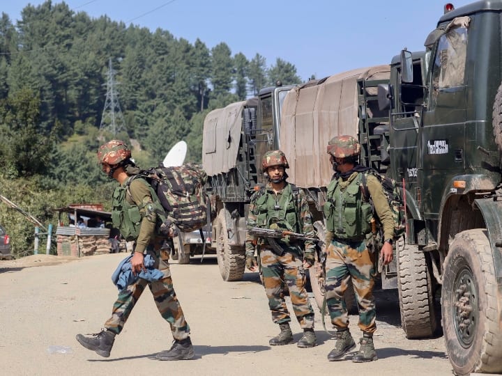 Jammu Kashmir Encounter 2 militants killed in Srinagar encounter: police Srinagar Encounter: జమ్ముకశ్మీర్‌లో ఎన్‌కౌంటర్.. ఇద్దరు ముష్కరులు హతం