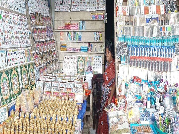 கூத்தனூர் சரஸ்வதி அம்மன் கோயிலில் ஆயுத பூஜையை முன்னிட்டு ஏராளமான பக்தர்கள் சிறப்பு வழிபாடு