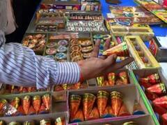 Delhi News: दिल्ली में 470 किलोग्राम से ज्यादा पटाखे बरामद, पुलिस ने गोदाम मालिक को किया गिरफ्तार