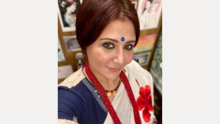 শারদীয়ার আনন্দ উদযাপন করছেন তারকারাও।