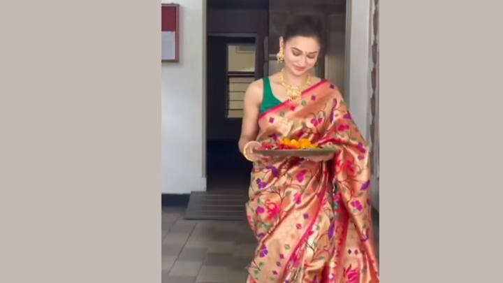 পুজো মণ্ডপে দেখা গেল মিমি চক্রবর্তীকে।