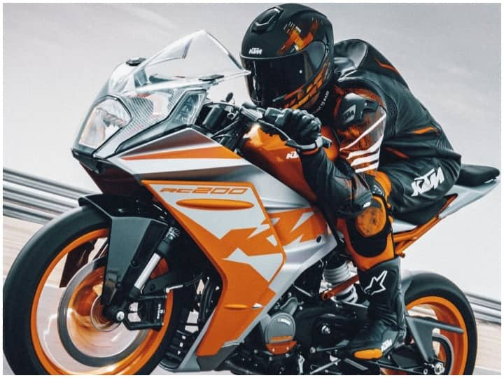 KTM RC200 Bike Launched in India Know Price Engine and Features KTM RC200 Bike Launch: इन धांसू फीचर्स और दमदार इंजन के साथ लॉन्च हुई केटीएम की नई बाइक, इतनी है कीमत