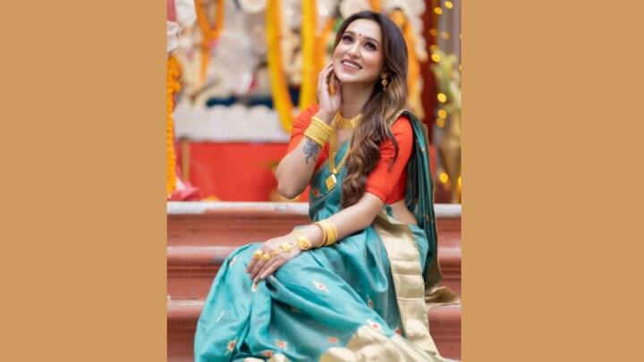 মিমি চক্রবর্তীর দুর্গাপুজো সেলিব্রেশনের ছবি দেখে আপ্লুত অনুরাগীরা।