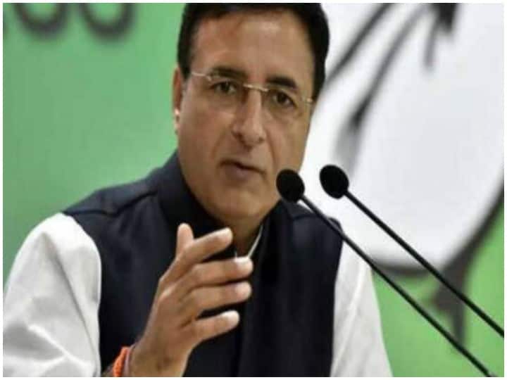 congress spokesperson Randeep Singh Surjewala criticize pm modi after lok sabha bypoll election 2021 लोकसभा पोटनिवडणुकीत भाजपचा पराभव; काँग्रेसने साधला निशाणा