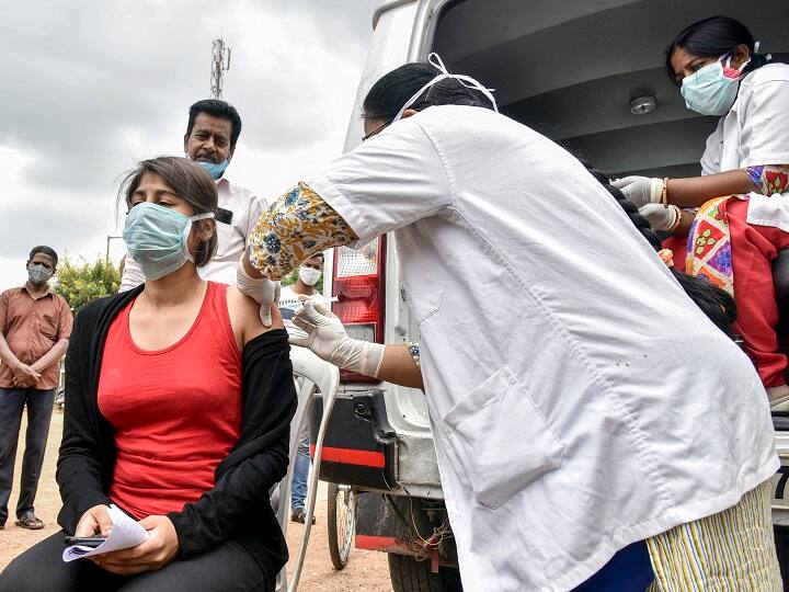 Jammu and kashmir One dose of vaccine to 100 percent of the population officials informed जम्मू-कश्मीर: सौ फीसदी आबादी को लगी टीके की एक खुराक, अधिकारियों ने दी जानकारी