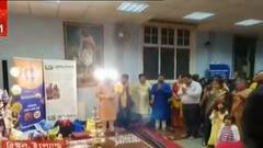 Durga puja 2021: বছরভর অপেক্ষার পর কয়েকটা দিন উৎসব আনন্দ, প্রবাসেও মাতৃ আরাধনা। Bangla News