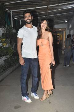 दिन छिपने के बाद ये किस हसीना के साथ दिखे Vicky Kaushal, खूब हो रही है चर्चा