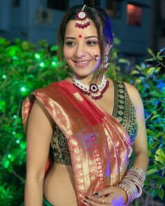 Monalisa Traditional Look: नवरात्रि के मौके पर दिखा एक्ट्रेस Monalisa का ट्रेडिशनल अंदाज, नहीं हट रही फैंस की नजर