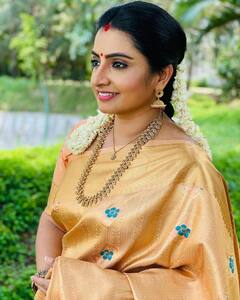 ‛எங்க வீட்டு குத்துவிளக்கு...நீ நடிச்ச சீரியல் கெத்து...’  பளபளக்கும் பாண்டியன் ஸ்டோர் சுஜிதா!