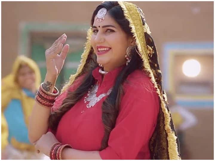 Sapna Choudharys song Chatak Matak gets more than 650 million views on YouTube Sapna Choudhary Viral Song: हरियाणवी डांसर Sapna Choudhary के गाने 'चटक मटक' ने तोड़े कई रिकॉर्ड, डांसिंग क्वीन के ठुमके उड़ा देंगे आपके भी होश