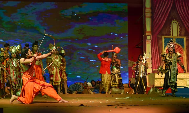 অশুভ শক্তির বিরুদ্ধে দুর্গার জয় কিংবা রাবণকে পরাস্ত করতে রামের বিজয়লাভের মধ্য দিয়েই দেশজুড়ে অঞ্চলভেদে পালিত হয় বিজয়া দশমী এবং দশেরা উৎসব।