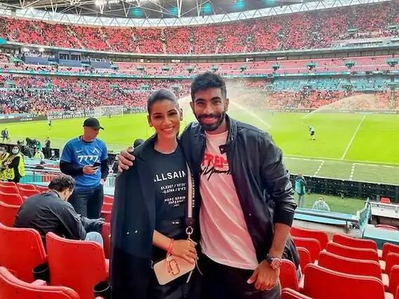 બુમરાહ અને સંજના બન્નેને ક્રિકેટ ઉપરાંત બીજા રમતોમાં પણ ખુબ રસ છે. તાજેતરમાં જ બુમરાહ અને સંજના ઇંગ્લેન્ડમાં યૂરો કપની મેચ જોવા સ્ટેડિયમમાં પહોંચ્યા હતા.