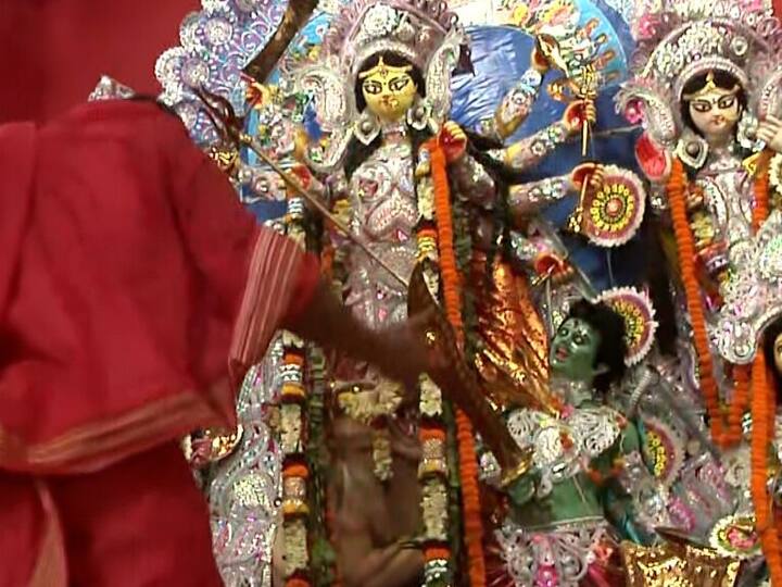 বিজয়া দশমী উপলক্ষে সকলকে জানাই অনেক অনেক শুভেচ্ছা। জীবনে আনন্দ, সমৃদ্ধি আসুক।