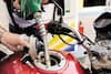 Petrol Diesel Price: पेट्रोल-डीजल पर टैक्स घटाने की दिशा में सरकार में मंथन, वित्त मंत्रालय के संपर्क में पेट्रोलियम मंत्रालय