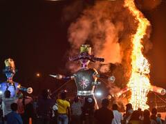 PHOTOS: बुराई पर अच्छाई की जीत का त्योहार दशहरा देश भर में उल्लास के साथ मनाया गया