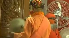 Gorakhpur: विजयदशमी के मौके पर गोरक्षनाथ मंदिर में CM Yogi की विशेष पूजा-अर्चना | Hindi News